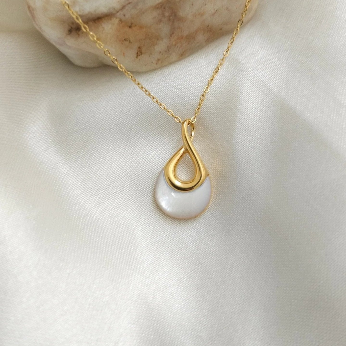get-the-newest-pendentif-or-nacre-serenite-intuition-online_1.jpg